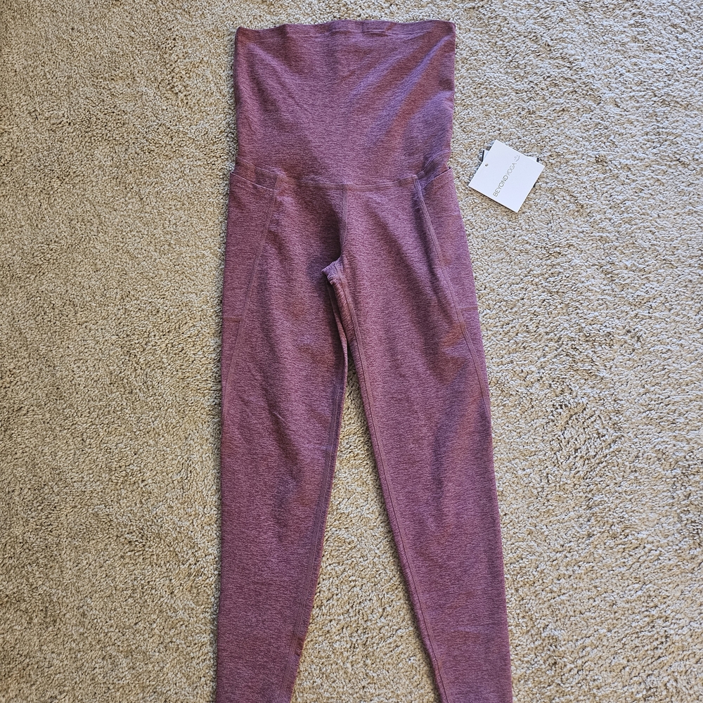 NEW Beyond The Bump Yoga Maternity Leggings Medium